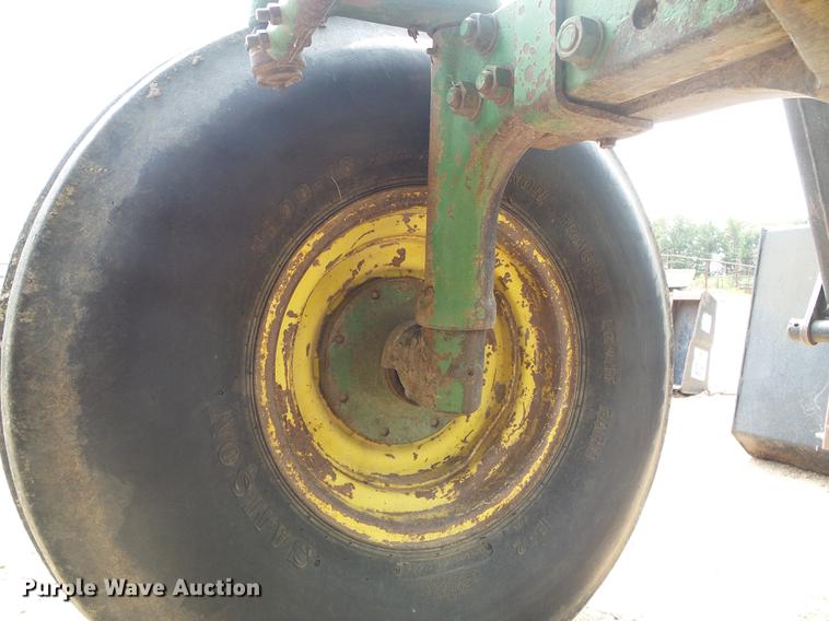 image for item DD5865 1979 John Deere 4440 tractor