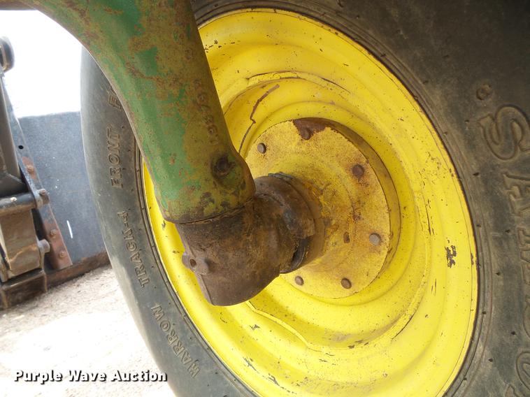 image for item DD5865 1979 John Deere 4440 tractor