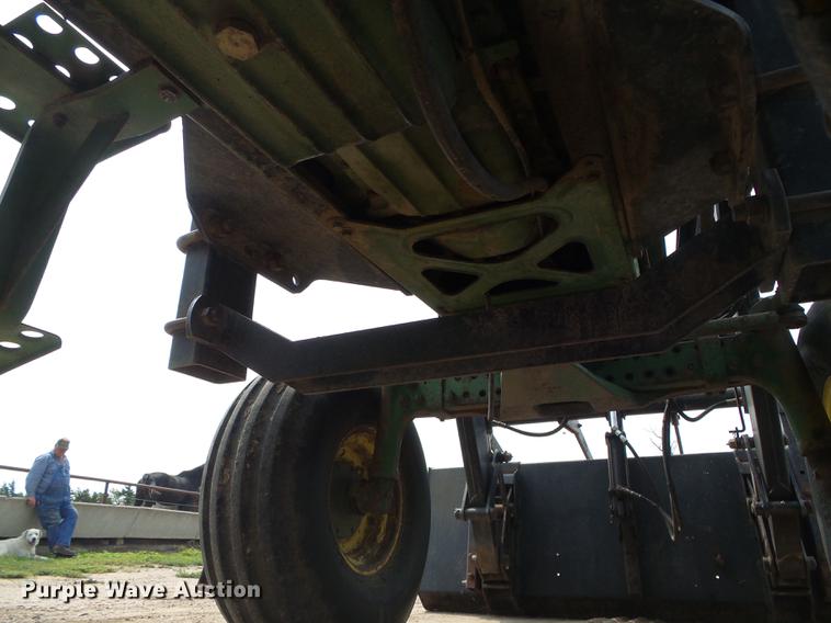 image for item DD5865 1979 John Deere 4440 tractor