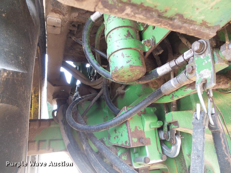 image for item DD5865 1979 John Deere 4440 tractor