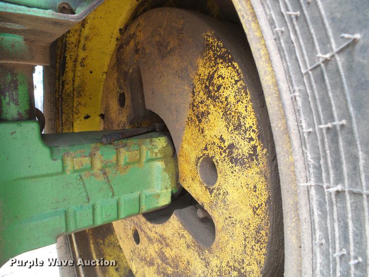 image for item DD5865 1979 John Deere 4440 tractor
