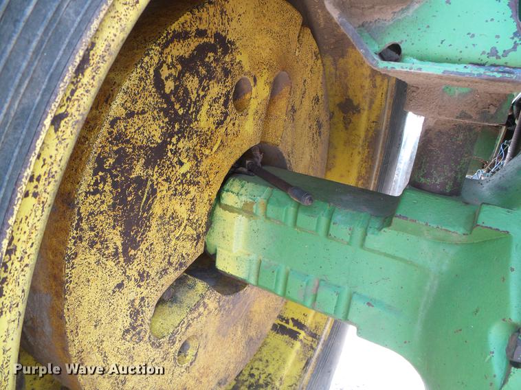 image for item DD5865 1979 John Deere 4440 tractor