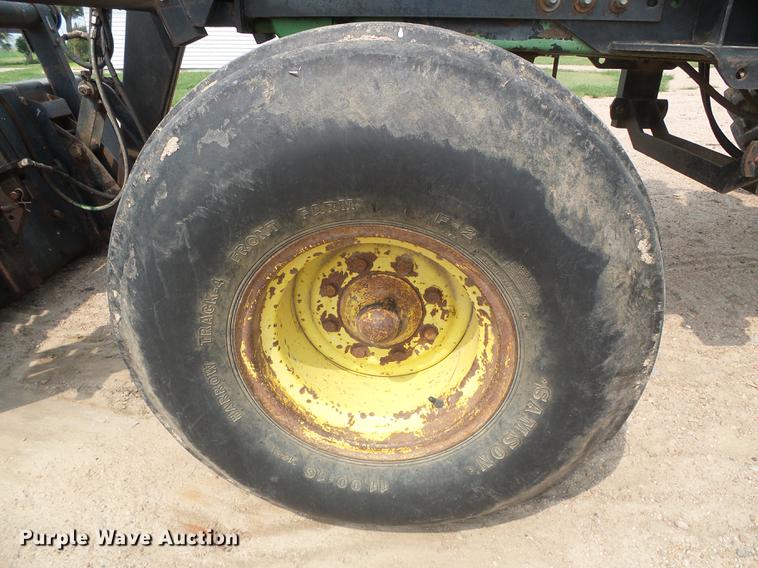 image for item DD5865 1979 John Deere 4440 tractor
