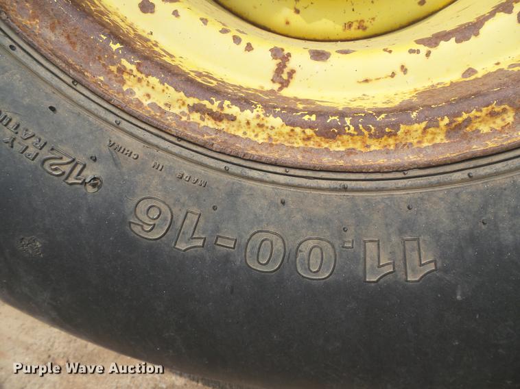 image for item DD5865 1979 John Deere 4440 tractor