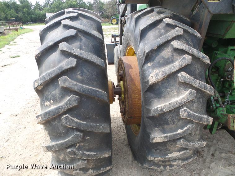 image for item DD5865 1979 John Deere 4440 tractor