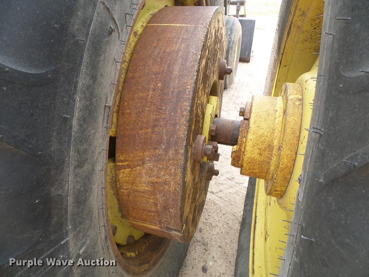 image for item DD5865 1979 John Deere 4440 tractor