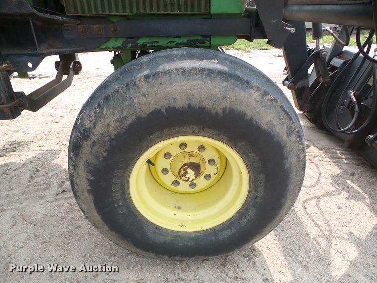 image for item DD5865 1979 John Deere 4440 tractor