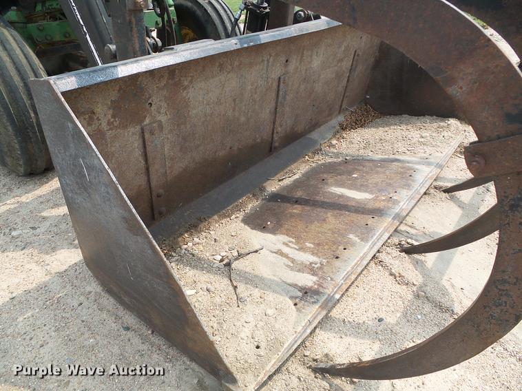 image for item DD5865 1979 John Deere 4440 tractor