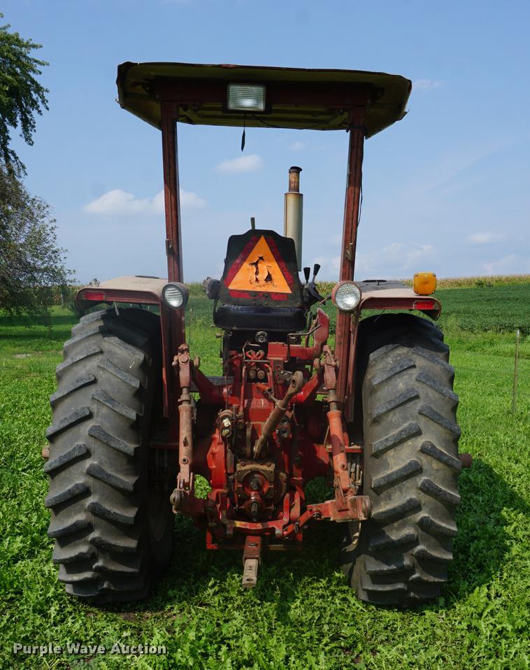 image for item DD6419 1972 International 1466 tractor
