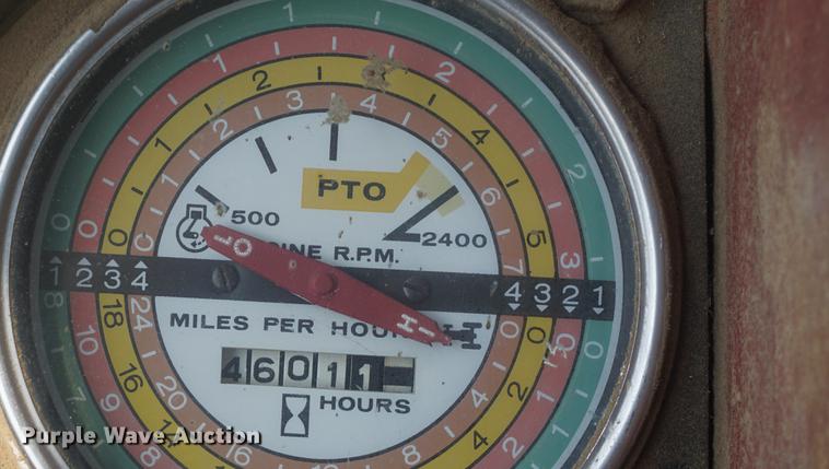 image for item DD6419 1972 International 1466 tractor