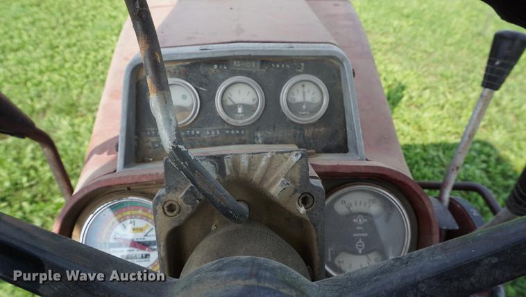 image for item DD6419 1972 International 1466 tractor