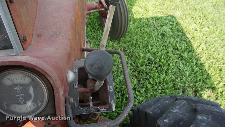 image for item DD6419 1972 International 1466 tractor