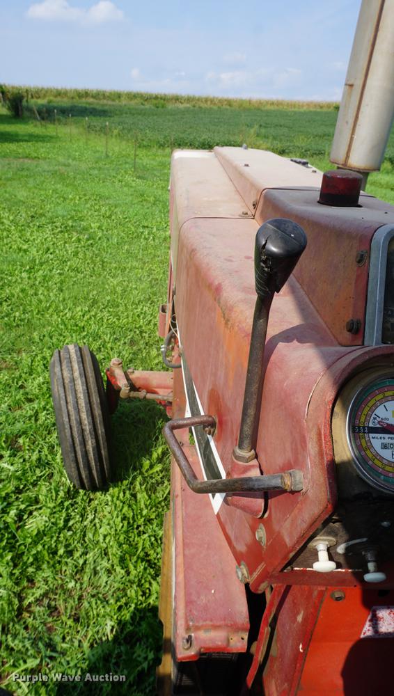 image for item DD6419 1972 International 1466 tractor