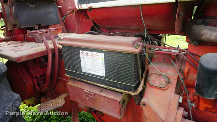 image for item DD6419 1972 International 1466 tractor