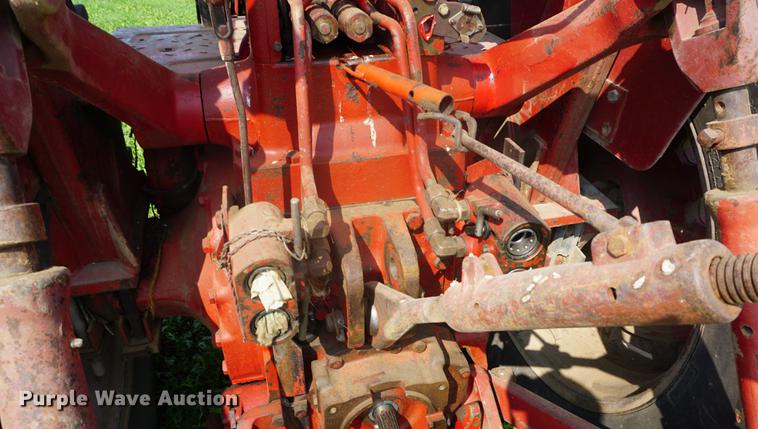 image for item DD6419 1972 International 1466 tractor