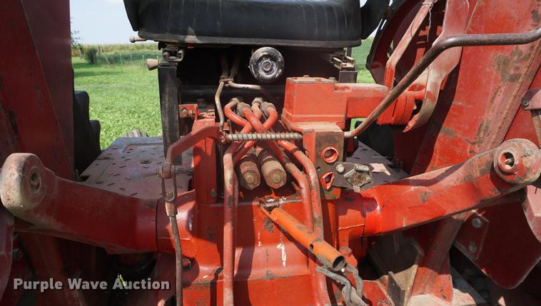 image for item DD6419 1972 International 1466 tractor