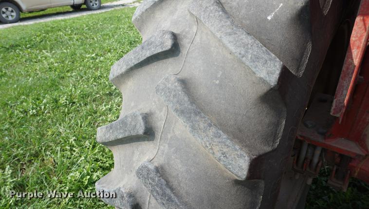 image for item DD6419 1972 International 1466 tractor