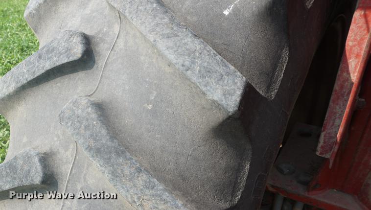 image for item DD6419 1972 International 1466 tractor