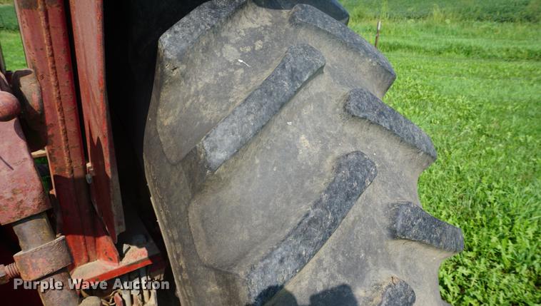 image for item DD6419 1972 International 1466 tractor