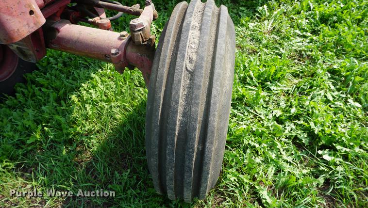 image for item DD6419 1972 International 1466 tractor