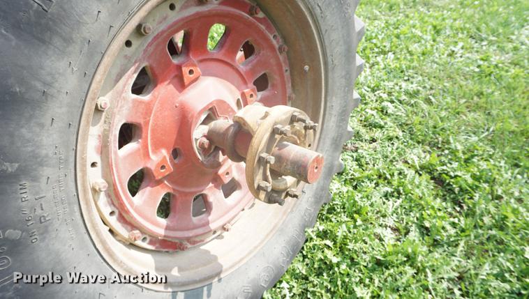 image for item DD6419 1972 International 1466 tractor