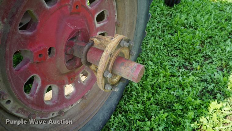 image for item DD6419 1972 International 1466 tractor