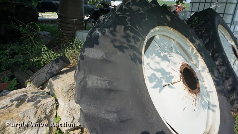 image for item DD6419 1972 International 1466 tractor