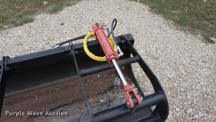 image for item DD7884 Skid steer grapple bucket