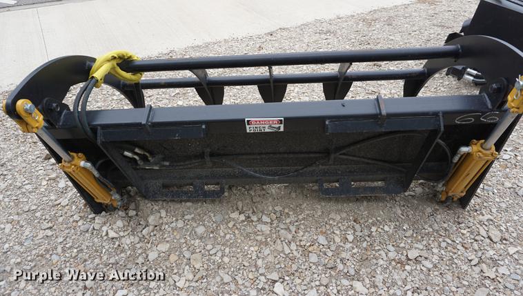 image for item DD7885 Skid steer root grapple bucket