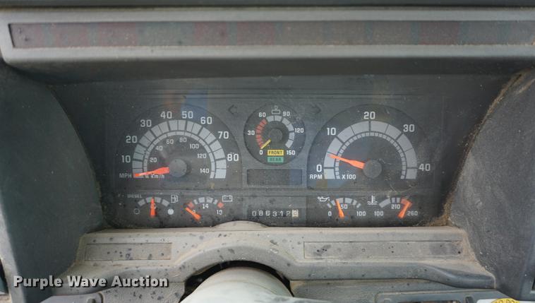 image for item DD7910 1998 GMC C7500 service truck with crane