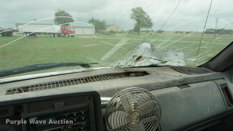 image for item DD7910 1998 GMC C7500 service truck with crane