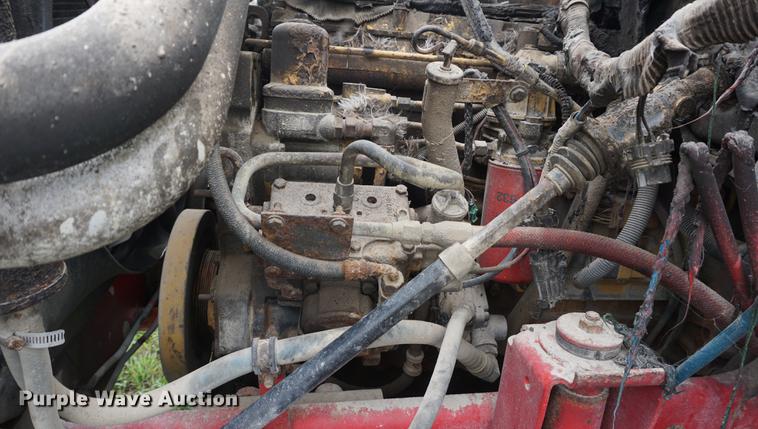 image for item DD7910 1998 GMC C7500 service truck with crane