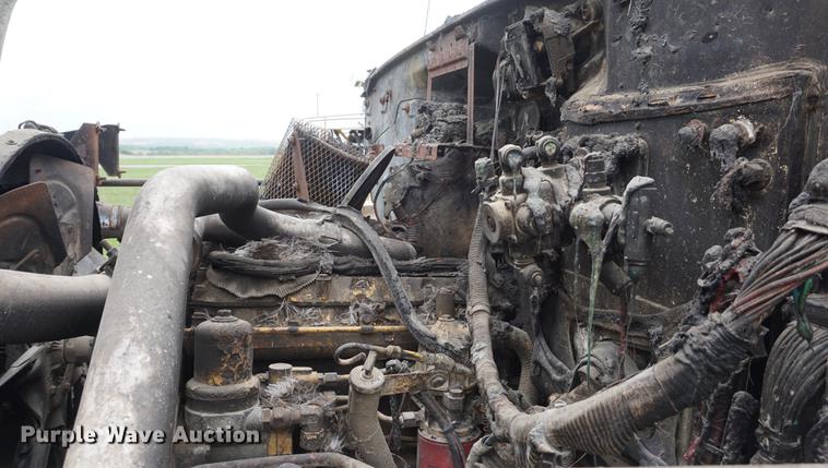 image for item DD7910 1998 GMC C7500 service truck with crane