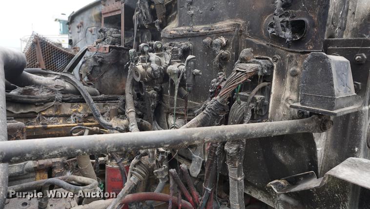 image for item DD7910 1998 GMC C7500 service truck with crane