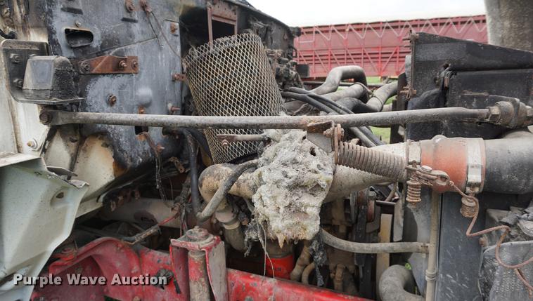 image for item DD7910 1998 GMC C7500 service truck with crane