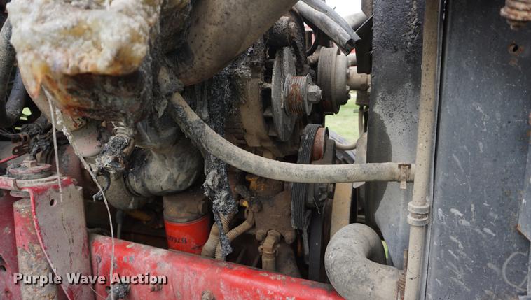 image for item DD7910 1998 GMC C7500 service truck with crane