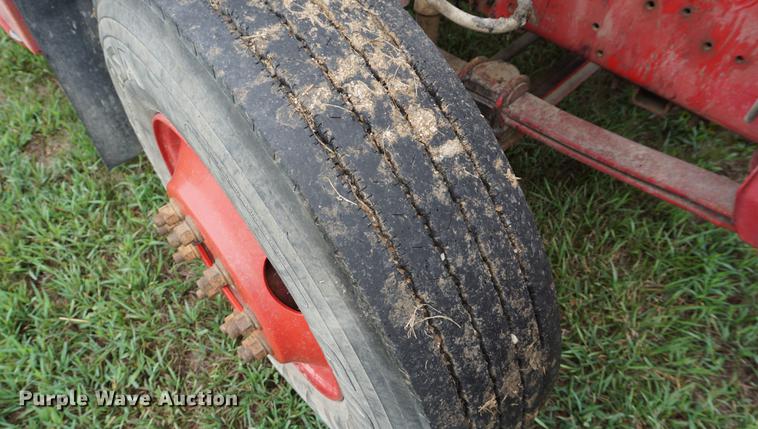 image for item DD7910 1998 GMC C7500 service truck with crane