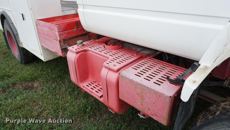 image for item DD7910 1998 GMC C7500 service truck with crane