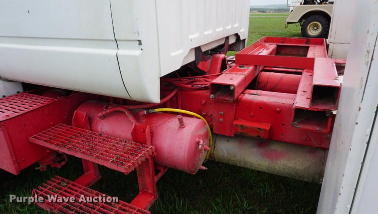 image for item DD7910 1998 GMC C7500 service truck with crane