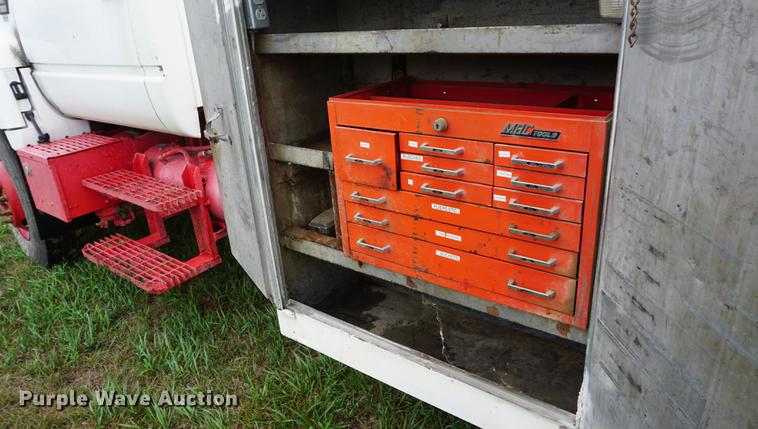 image for item DD7910 1998 GMC C7500 service truck with crane