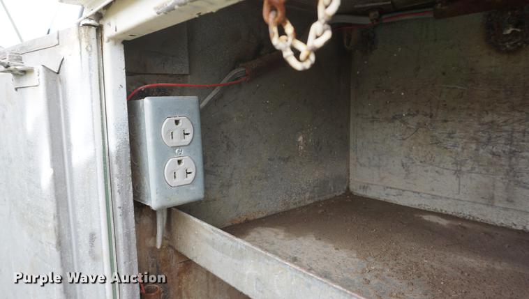 image for item DD7910 1998 GMC C7500 service truck with crane