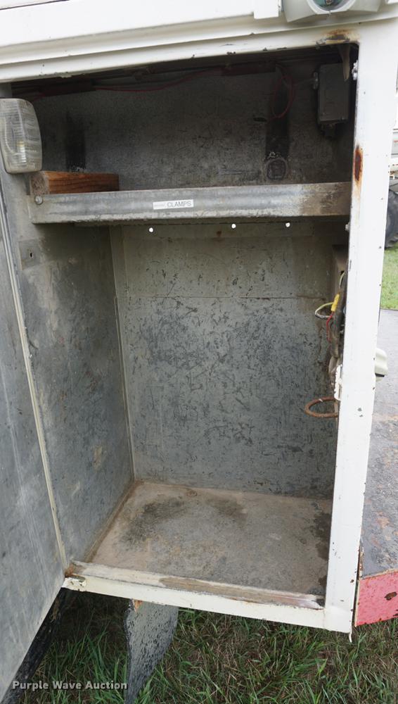 image for item DD7910 1998 GMC C7500 service truck with crane