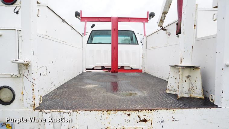 image for item DD7910 1998 GMC C7500 service truck with crane