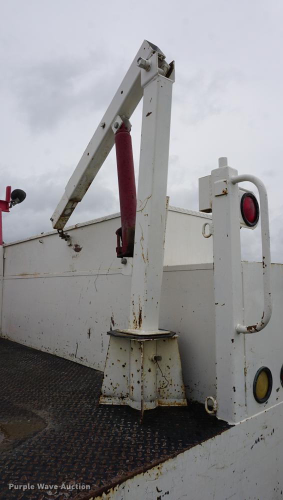 image for item DD7910 1998 GMC C7500 service truck with crane