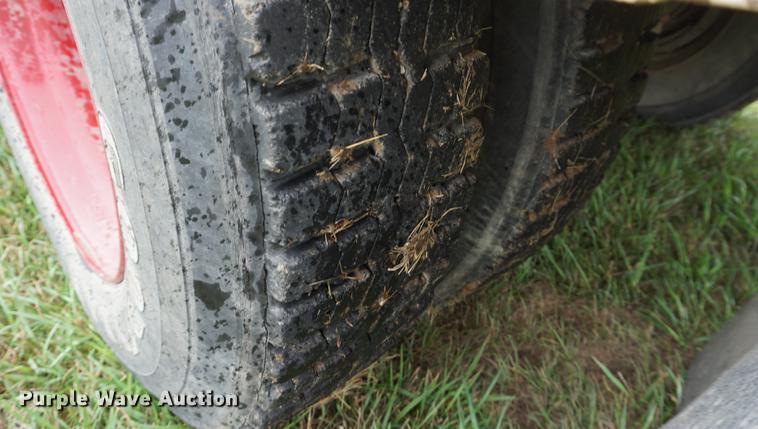 image for item DD7910 1998 GMC C7500 service truck with crane