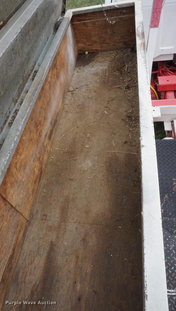 image for item DD7910 1998 GMC C7500 service truck with crane