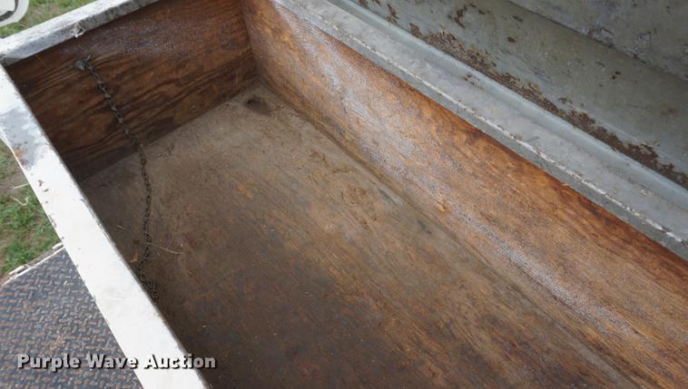 image for item DD7910 1998 GMC C7500 service truck with crane