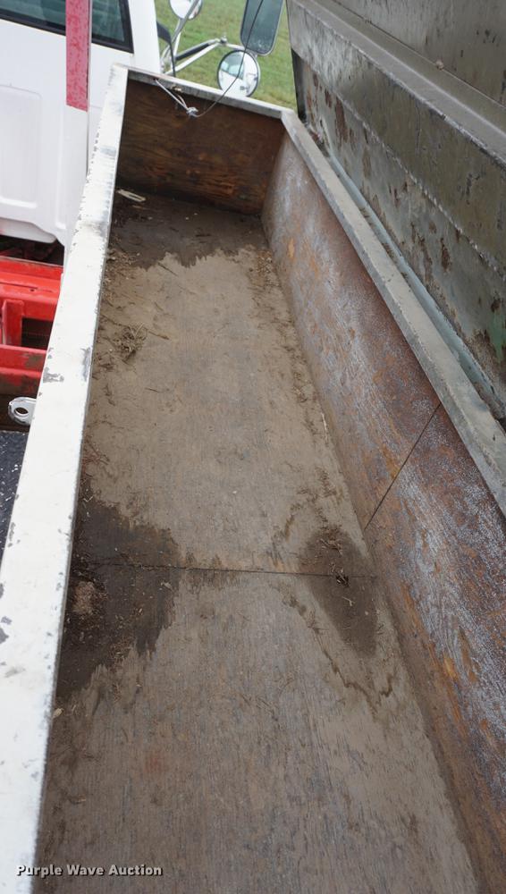 image for item DD7910 1998 GMC C7500 service truck with crane