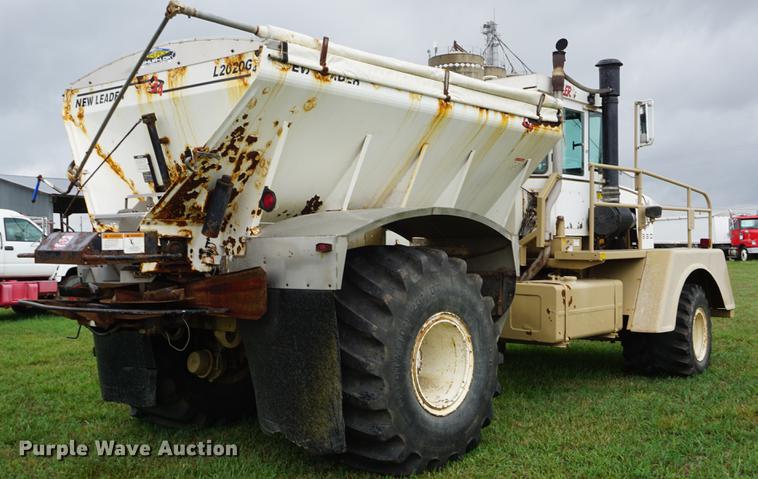 image for item DD7911 1998 Tyler 4330 applicator