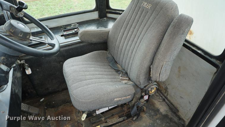 image for item DD7911 1998 Tyler 4330 applicator